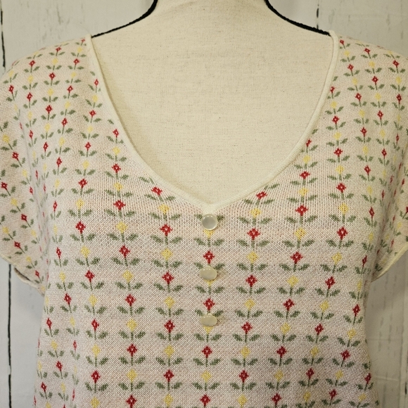 Modcloth Floral V Neck Shoet Sleeve Sweater - Picture 3 of 9